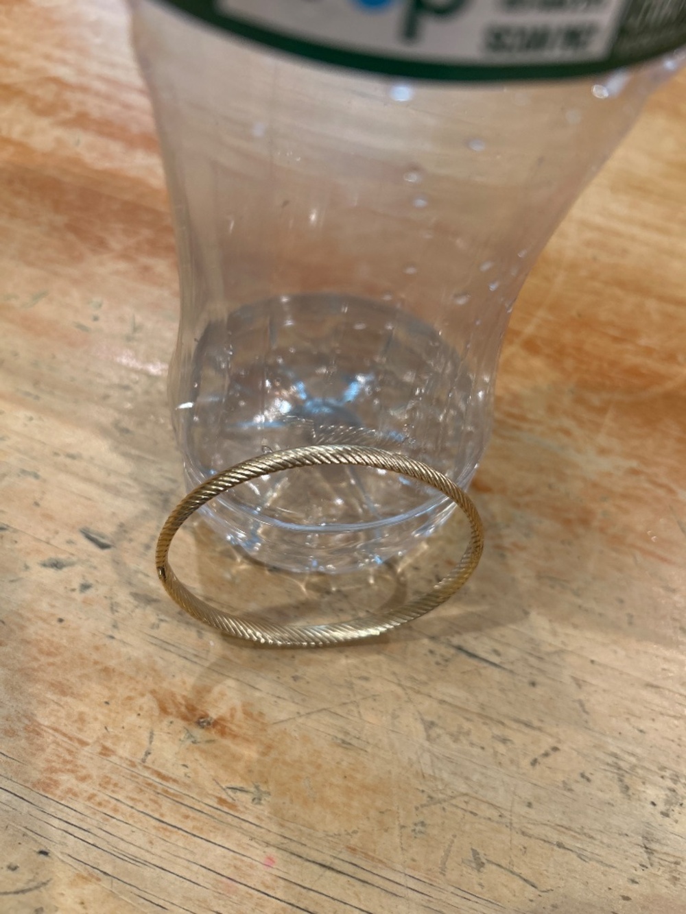 14kt gold ribbed bangle bracelet - Picture 2 of 4
